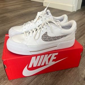 WOMEN'S NIKE COURT LEGACY LIFT NU SNEAKERS